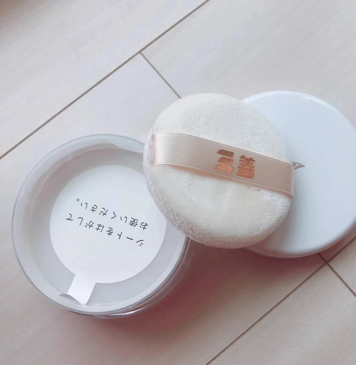 Пудра рассыпчатая Silky Powder SP-1 Transparent, 30 г, бежевая — фото 3