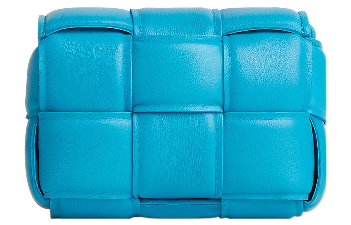 Кроссбод мини женская синяя Bottega Veneta стеганая кожаная сумка через плечо — фото 3