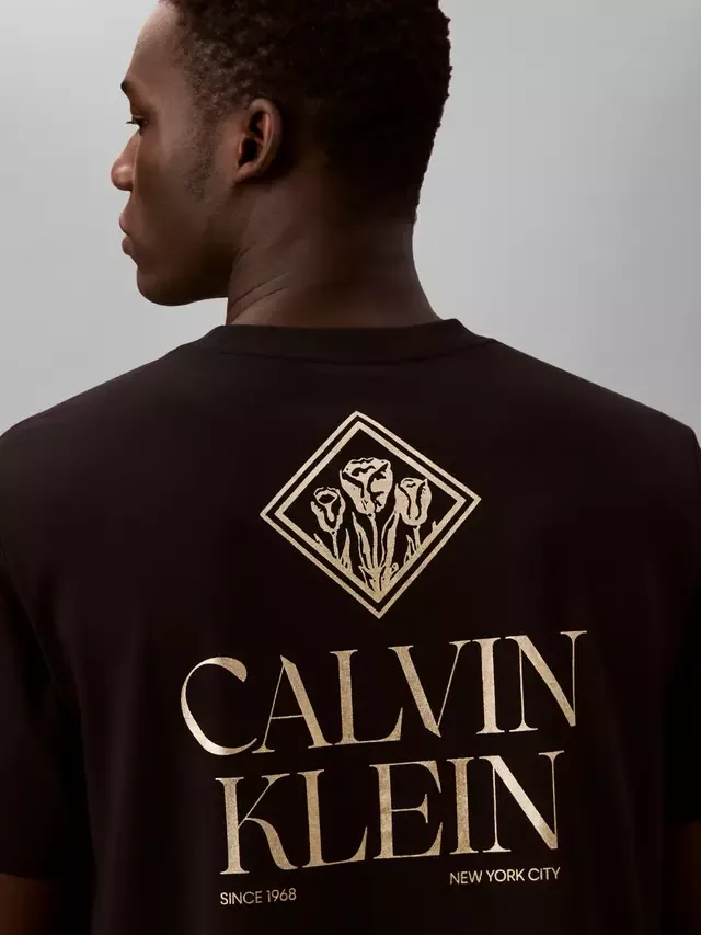 Футболка с графическим изображением роз и логотипом, черная Calvin Klein — фото 2