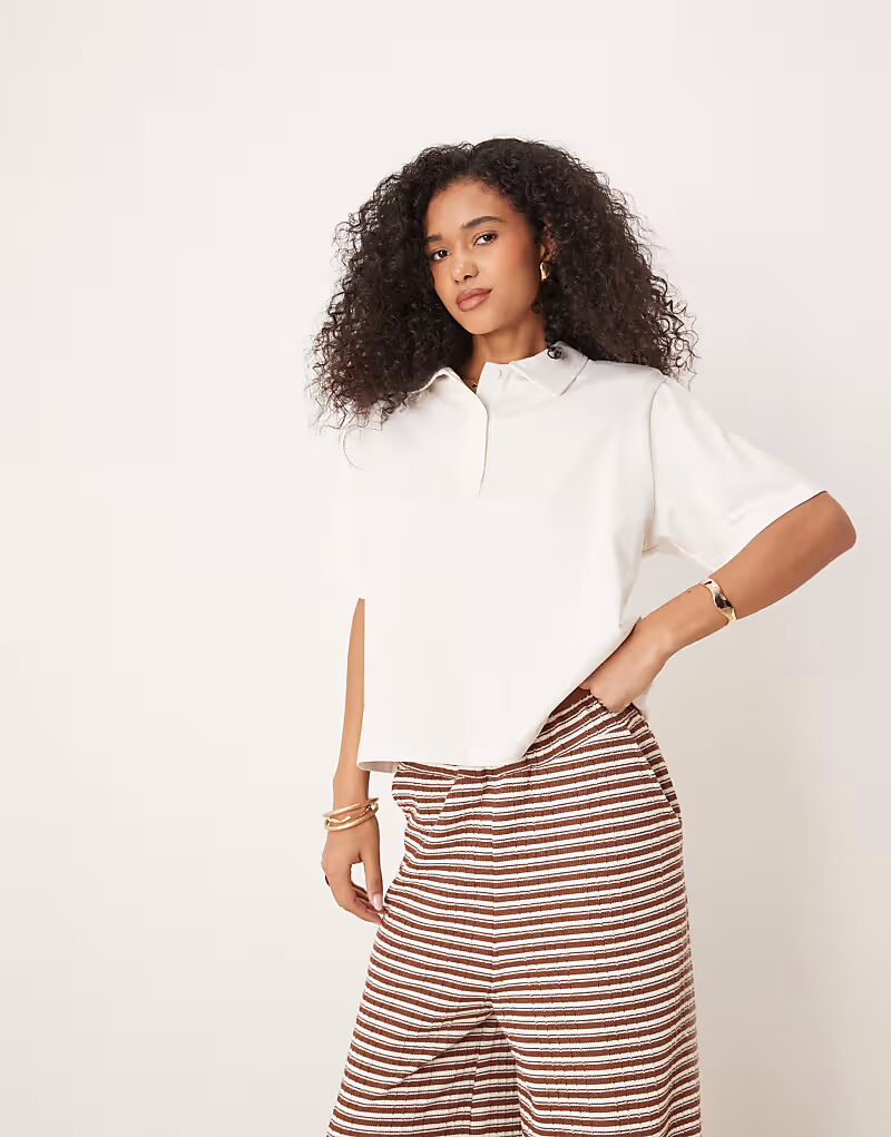 

Свободный топ-поло ASOS DESIGN свободного кроя с подплечниками белого цвета