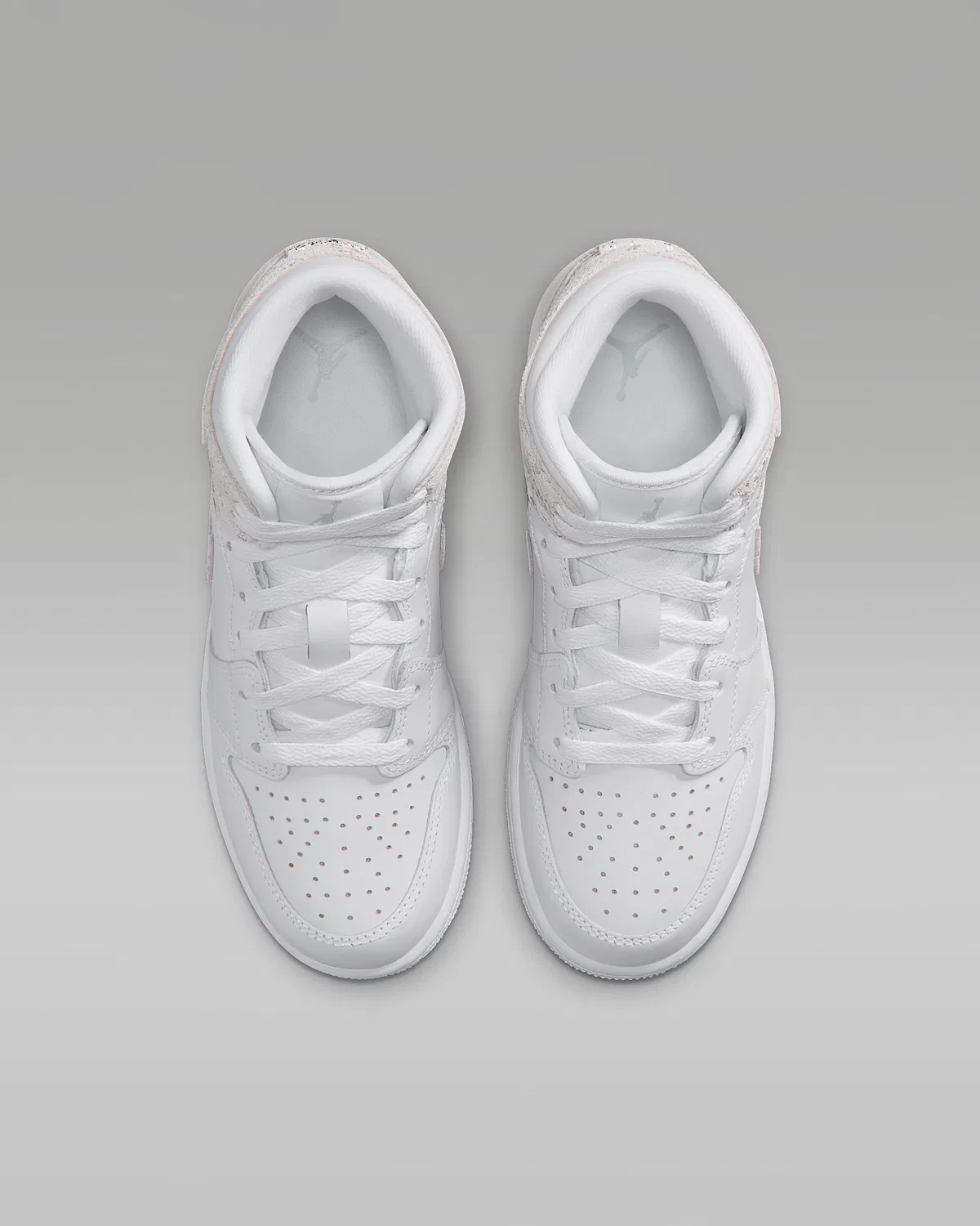 Кроссовки Air Jordan 1 Mid SE для старших детей, White/White/White/Field Silver — фото 4