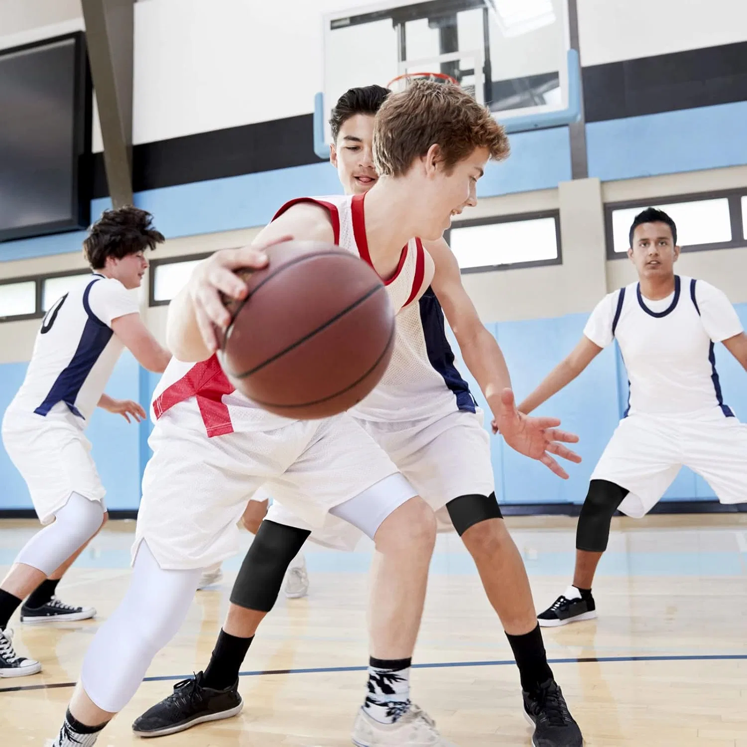 Hercicy 2 Packs Boys' Youth 3/4 One Leg Compression Tights Basketball Leg Sleeve Leggings Pants Athletic Base Layer, Black+White( Left Short) — фото 2
