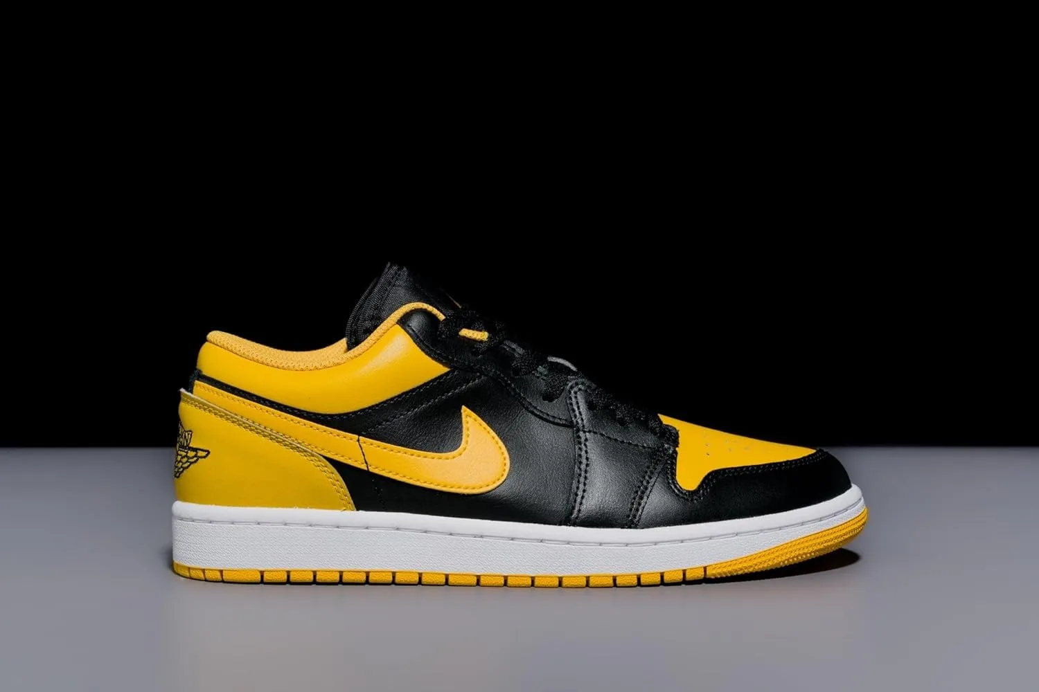 Мужские баскетбольные кроссовки Nike Air Jordan 1 Low, желтый — фото 2