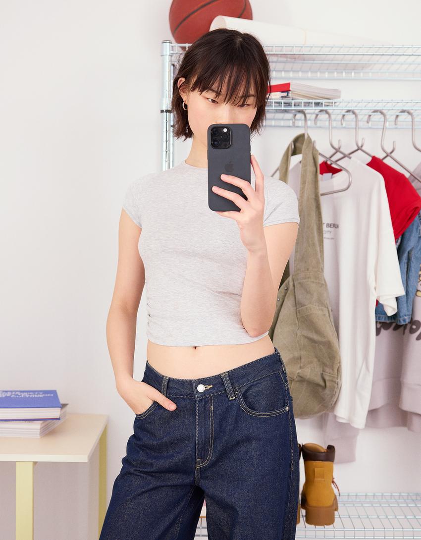 

Футболка с коротким рукавом и сборкой по бокам Bershka, серый