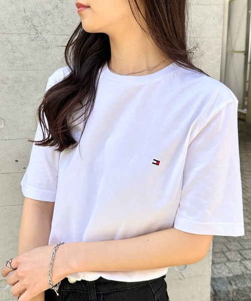 

Футболка с коротким рукавом, с вышитым логотипом TOMMY HILFIGER, белый