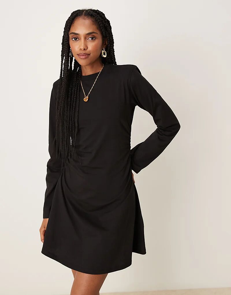 

Платье мини-класса ASOS DESIGN с длинными рукавами, накладными плечами и присборенным лифом, черное