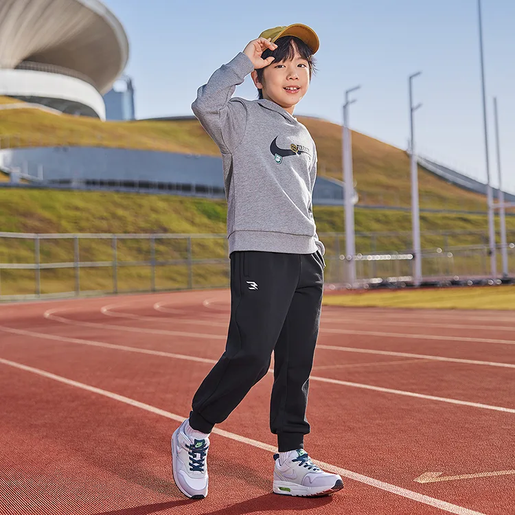 Детский спортивный комплект Casual Sportswear из 2 предметов Nike, Rock Ridge Gray — фото 4