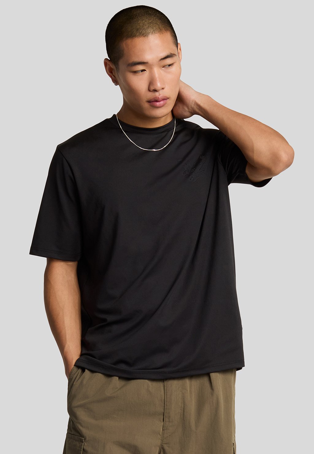 

Базовая футболка PANELLED NEOPRENE Lyle & Scott, черный