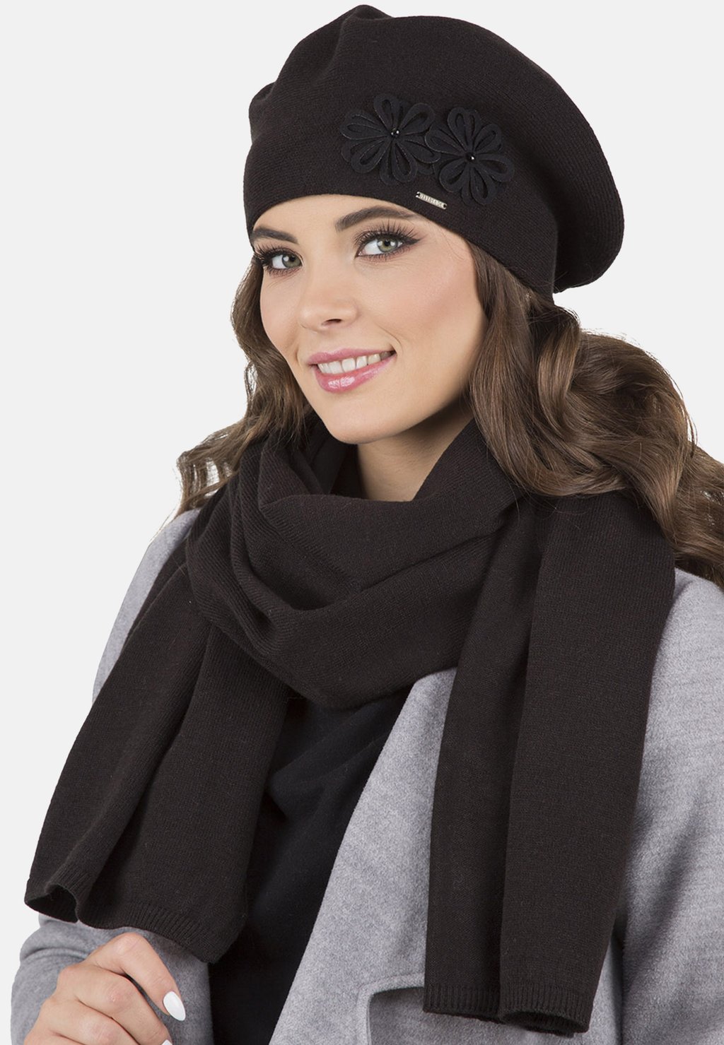 

Шапка 7007 BERET AND SCARF SET Vivisence, цвет black