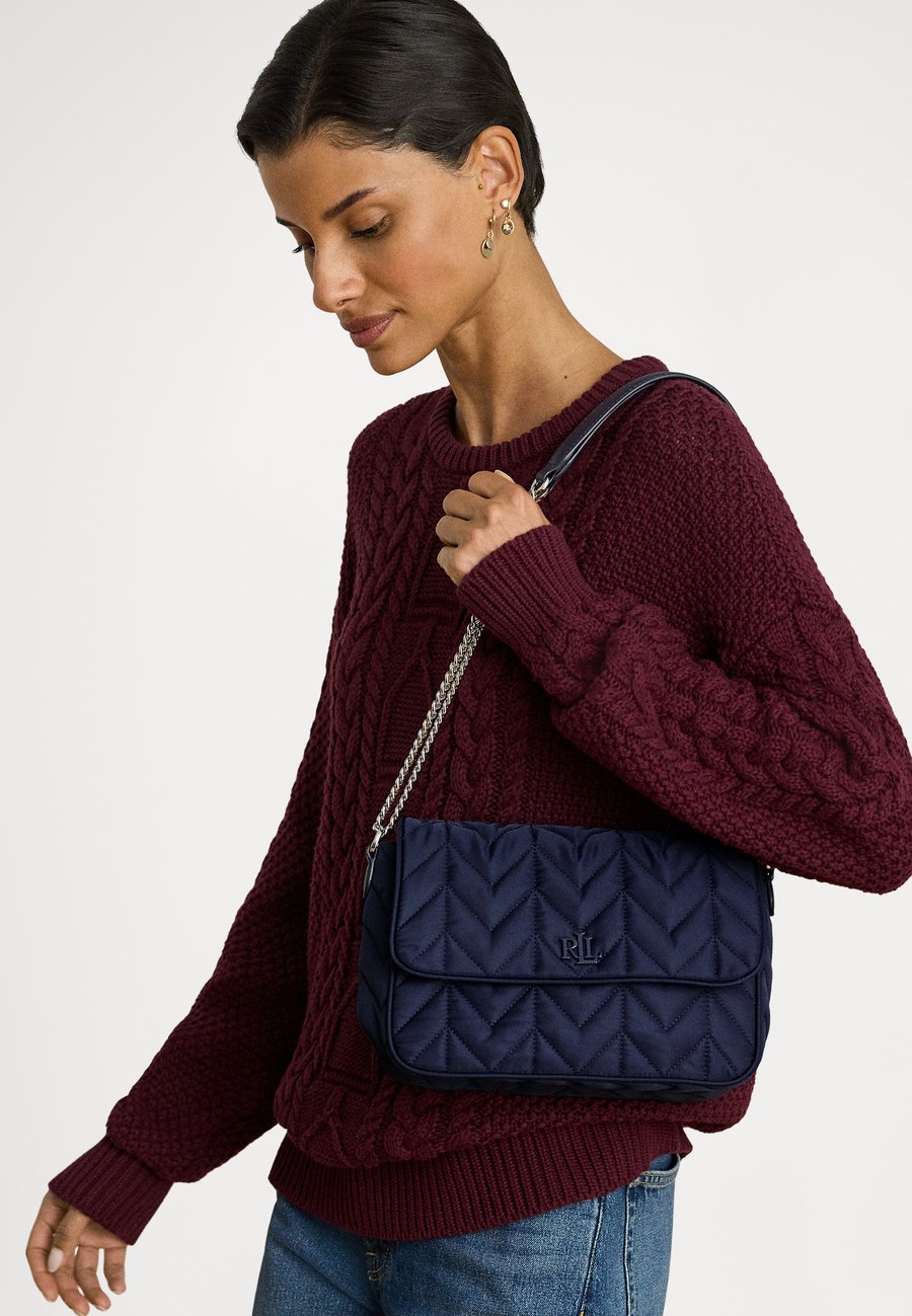 

Сумка кросс-боди Lauren Ralph Lauren QUILTED MEDIUM STEVIE MESSENGER BAG, Refined Navy/Dark Blue