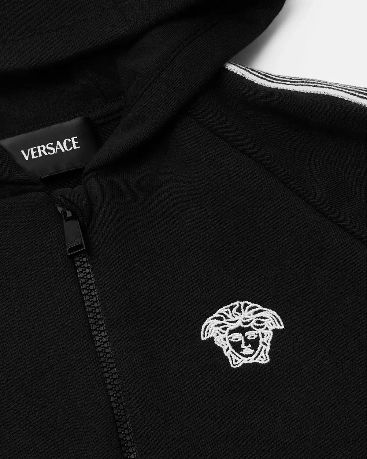 Детское хлопковое худи на молнии с вышивкой VERSACE, черный — фото 4