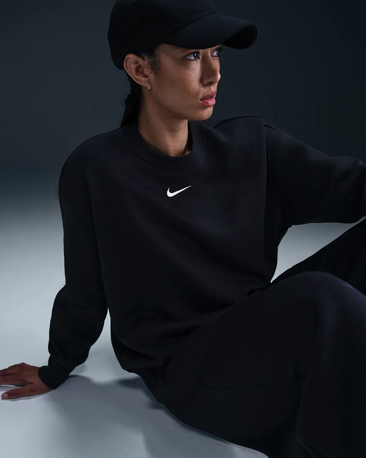 Женский оверсайз свитшот с круглым вырезом Nike Sportswear Phoenix Fleece, Black/Sail — фото 3