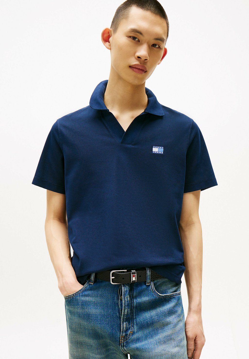 

Рубашка поло BADGE SKIPPER COLLAR Tommy Jeans, темно-синий