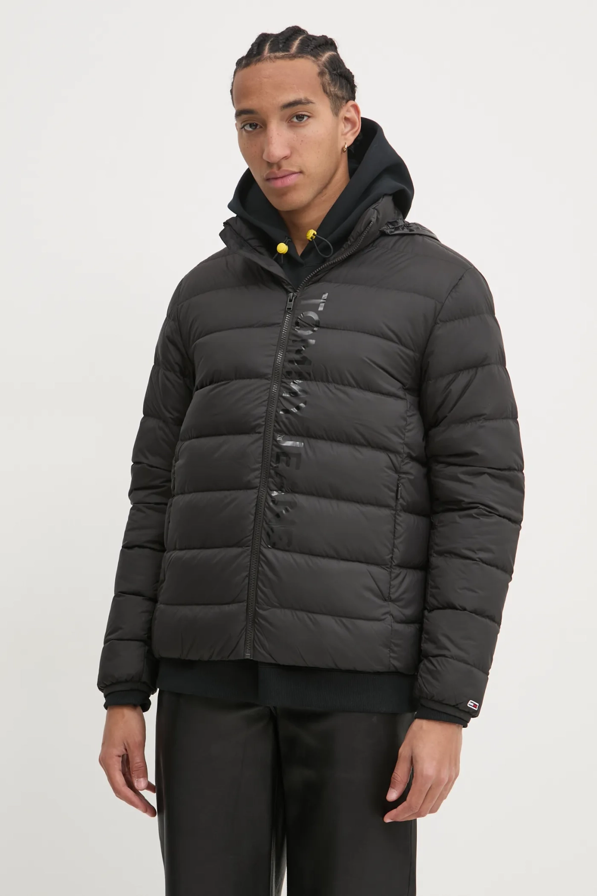 

Пуховик мужской Tommy Jeans, черный