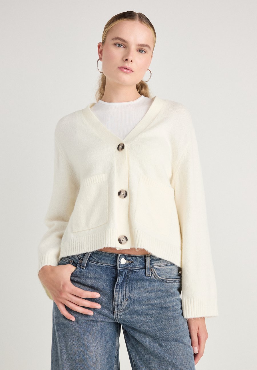 

Кардиган Gina Tricot POCKET CARDIGAN, Gardenia/Off-White