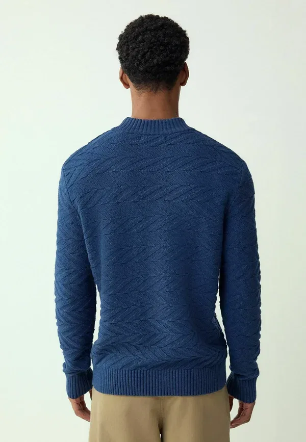 Джемпер Regular fit Next, модель rich chevron cable jumper, средне-синий — фото 3