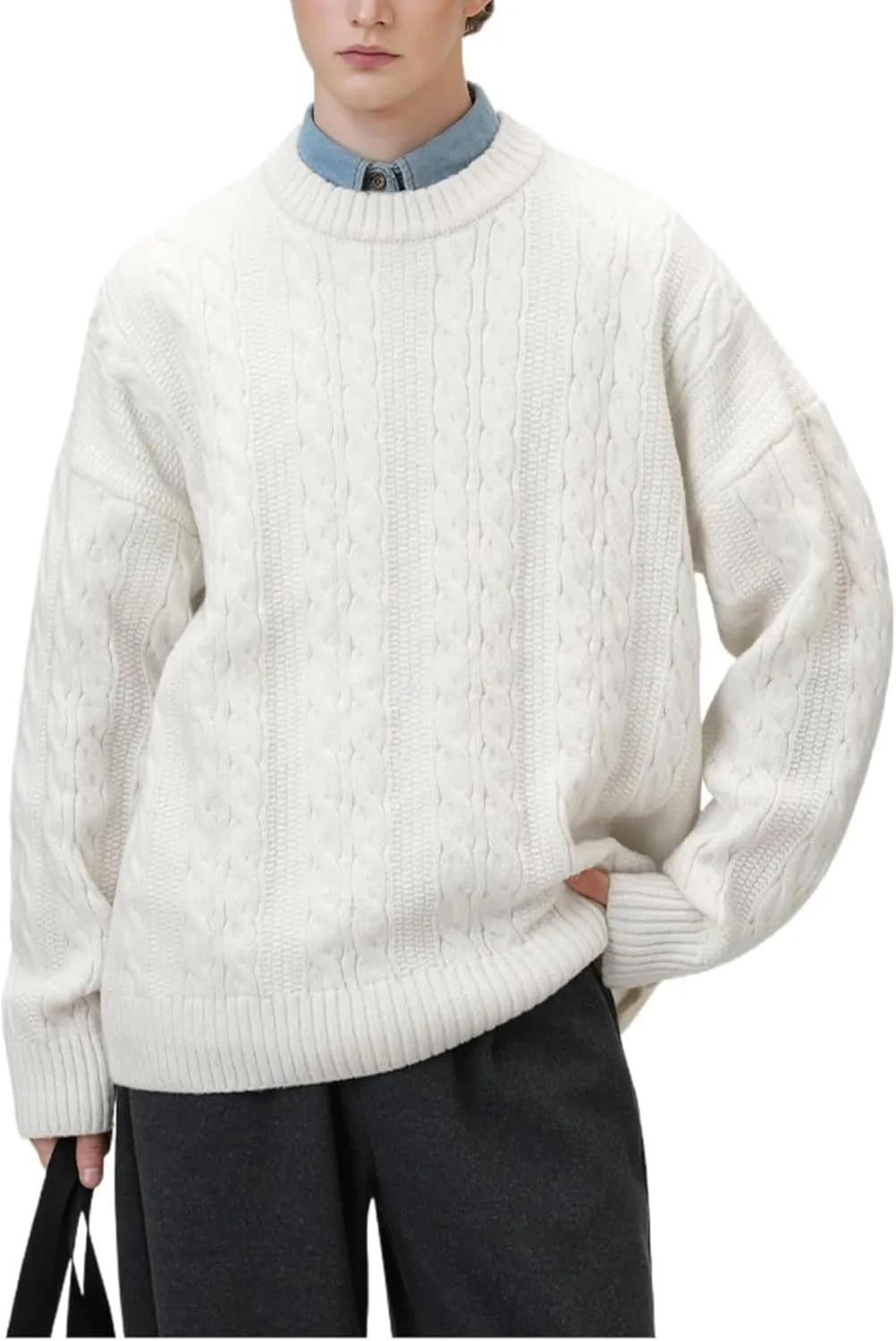 

Мужской свитер с круглым вырезом и косой вязкой