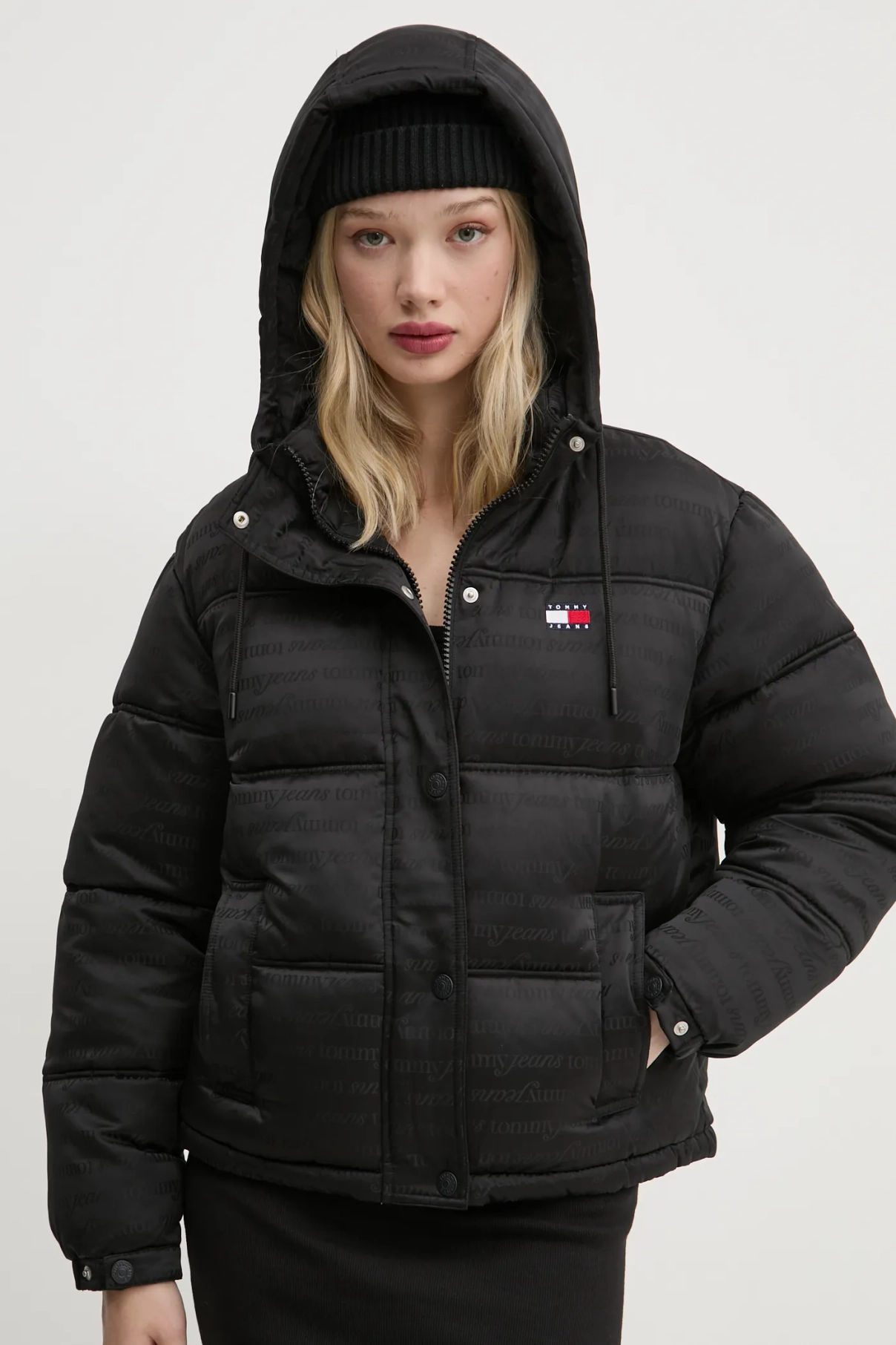 

Куртка Tommy Jeans, черный