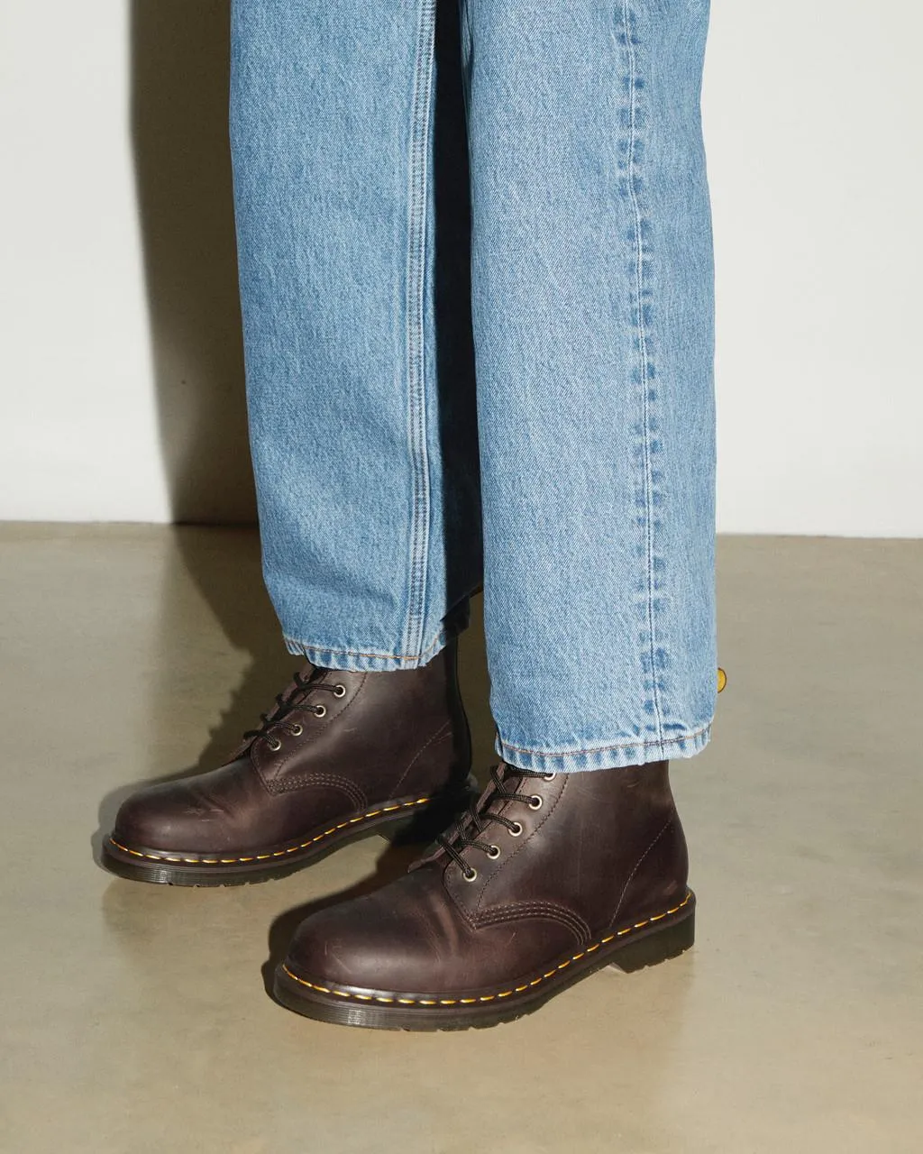Кожаные ботильоны Dr. Martens 101 Crazy Horse, цвет Dark Brown — Crazy Horse — фото 2