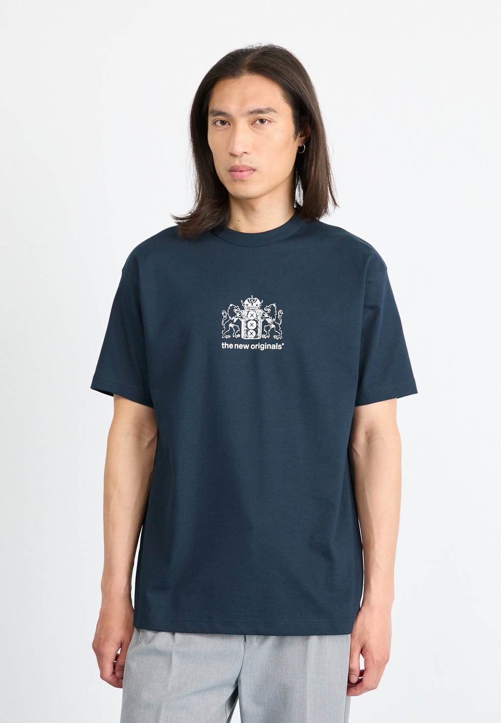 

Футболка с принтом LION SPEAKER TEE The New Originals, темно-синий