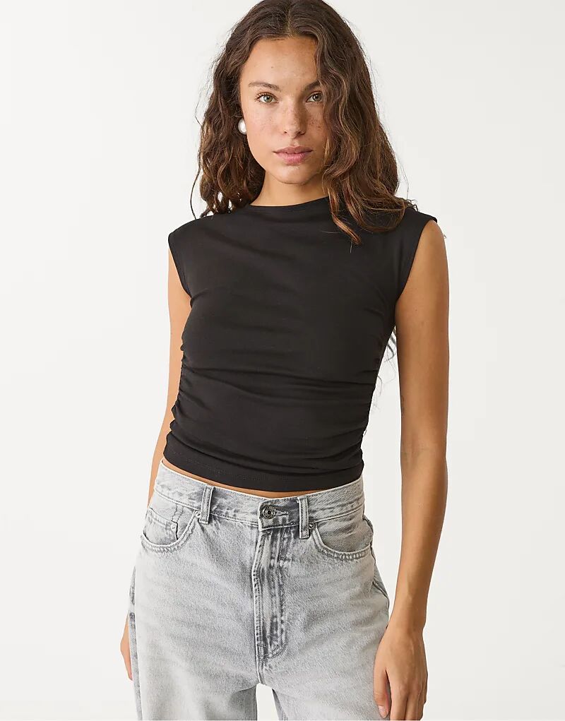 

Футболка Stradivarius Basic приталенная со сборкой черного цвета