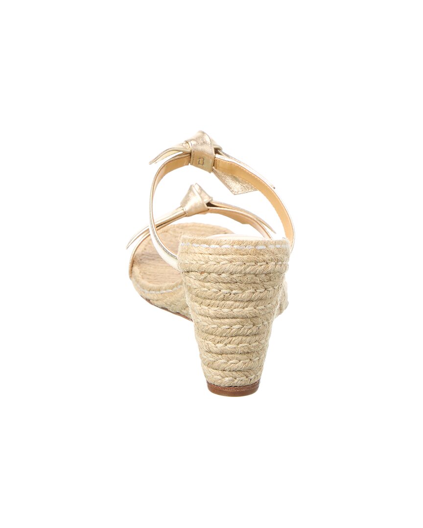 Александр Бирман Кларита Плетеные кожаные босоножки на платформе Alexandre Birman, золотой — фото 3