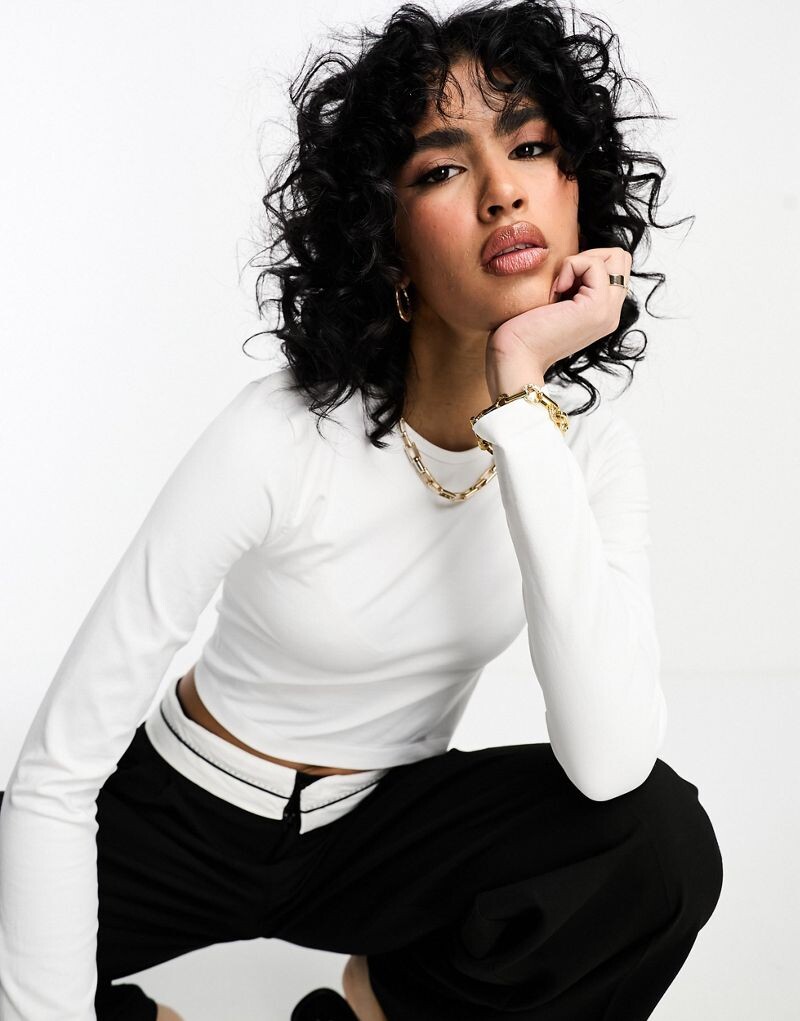 

Белая бесшовная футболка с длинными рукавами ASOS DESIGN