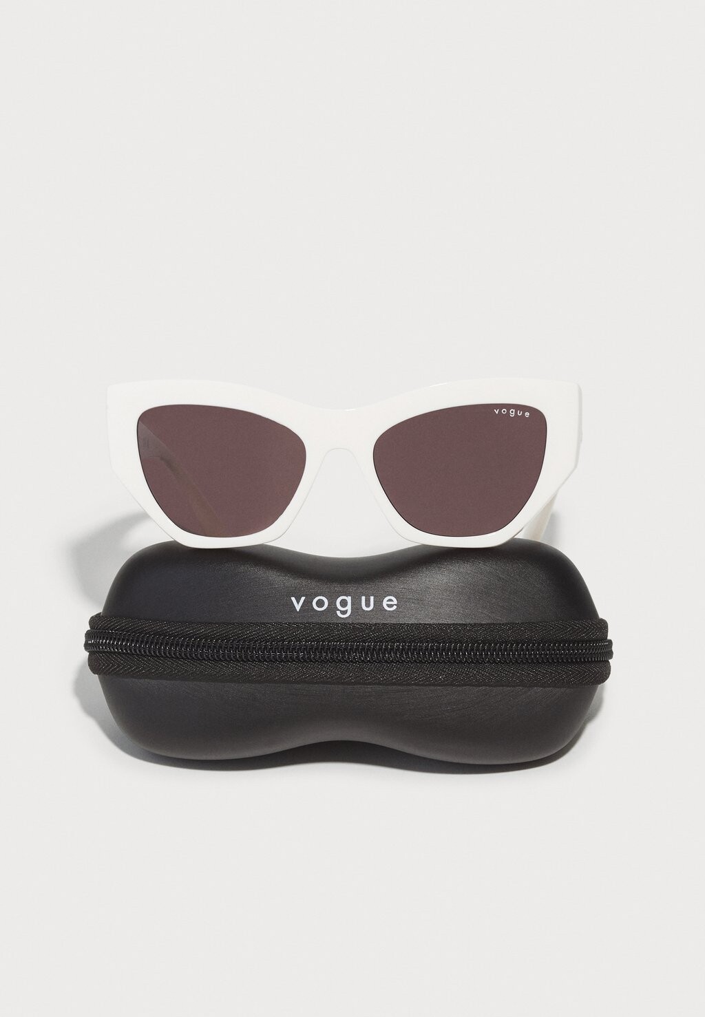 

Солнцезащитные очки VOGUE Eyewear, молочный