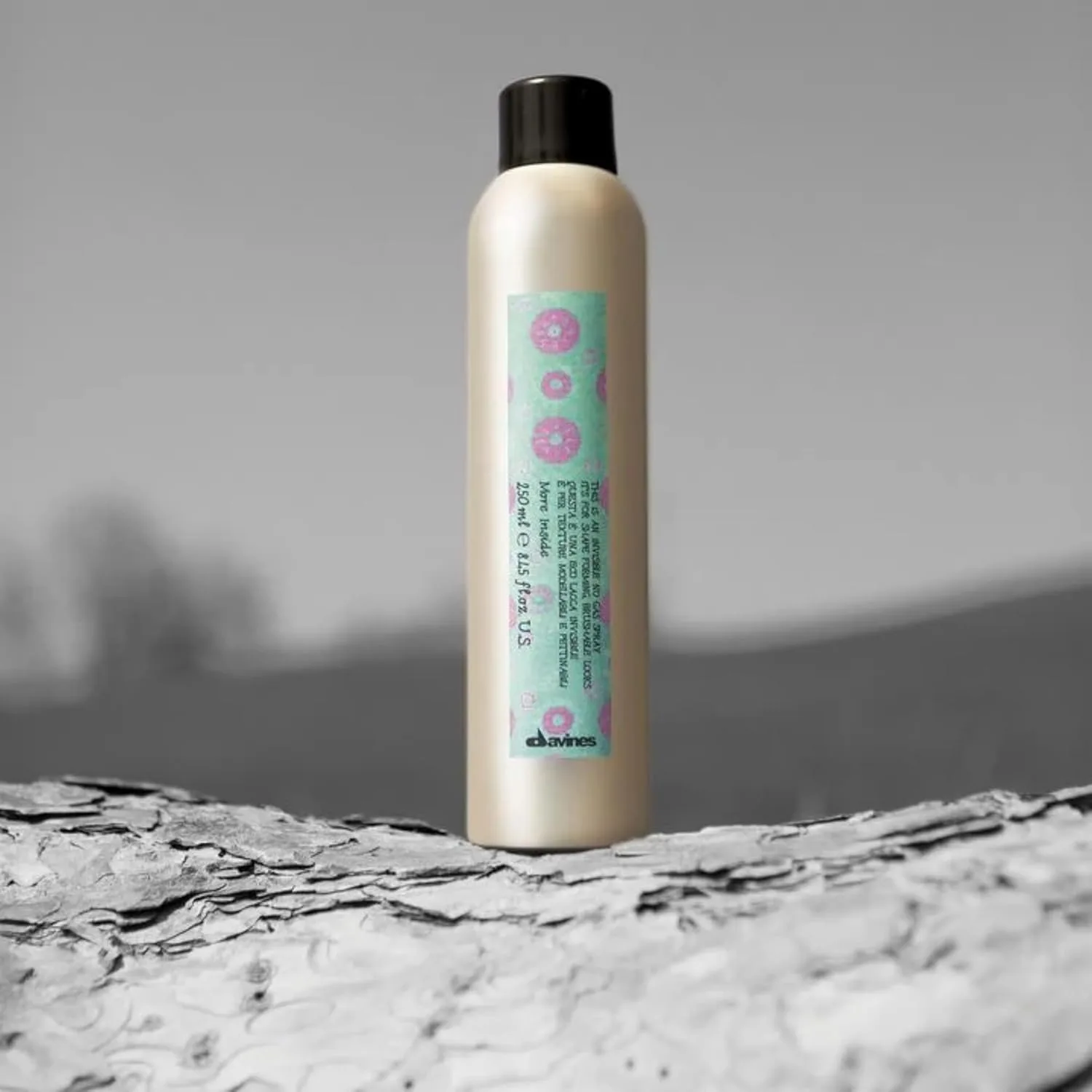 Davines This Is An Invisible No Gas Spray, Medium Hold Natural Finish - Неаэрозольный спрей для фиксации кистью - Быстросохнущий и влагостойкий, 8,45 жидких унций — фото 3