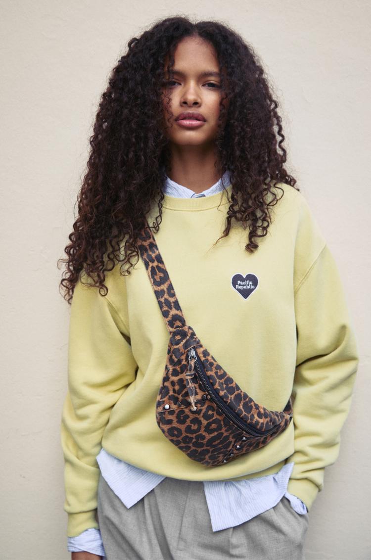 

Поясная сумка с леопардовым принтом Pull And Bear, мультиколор