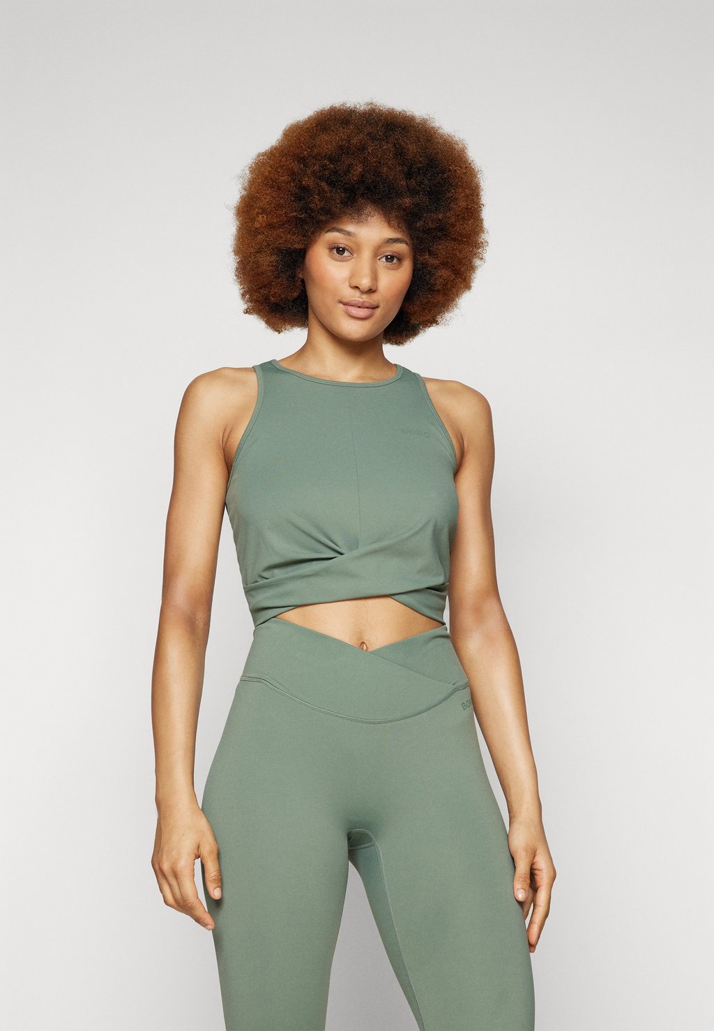 

Топ STUDIO CROSS TANK Björn Borg, зеленый