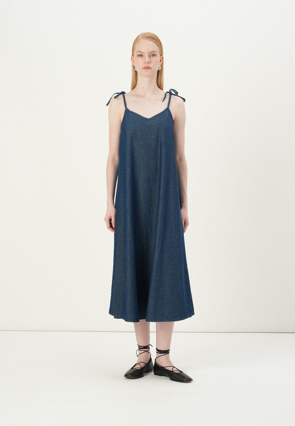 

Джинсовое платье PCAGNETE MIDI SLIP DRESS Pieces, цвет Medium Blue Denim