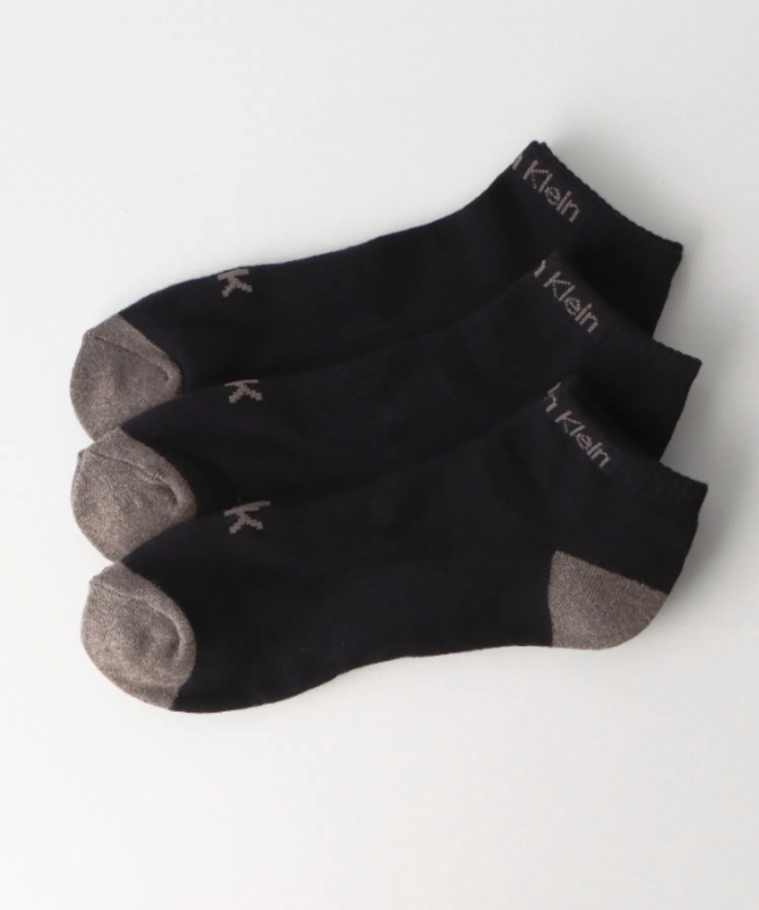 [Комплект из 3 шт.] Мужские антибактериальные, влагоотводящие носки Calvin Klein с махровой подошвой и поддержкой свода стопы для кроссовок 92572501