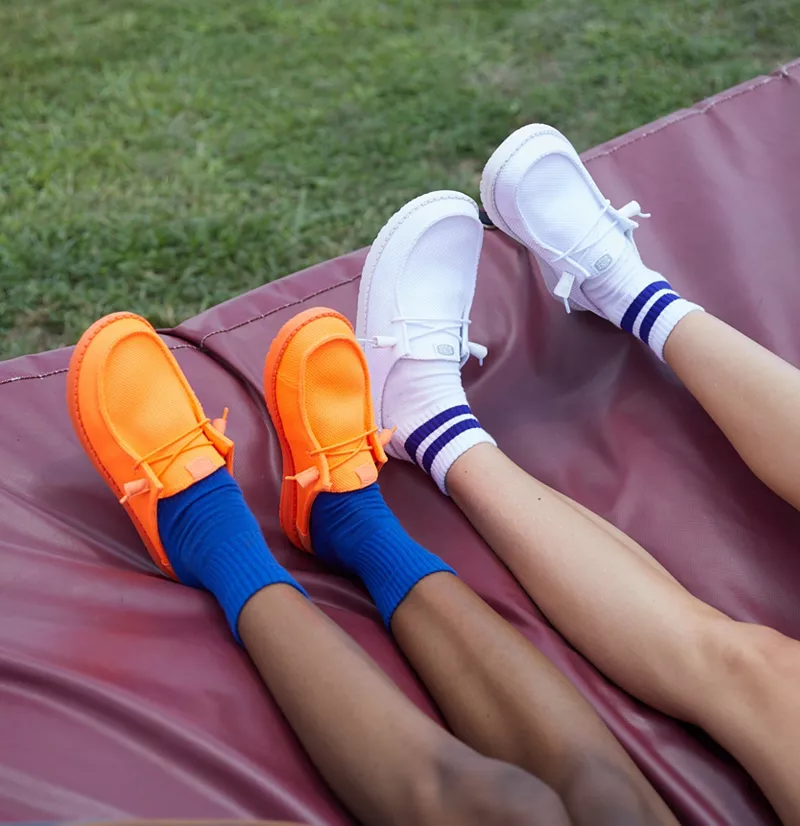 Женские моно-кроссовки с электроприводом Hey Dude Wendy Slip, цвет Electric Orange — фото 3