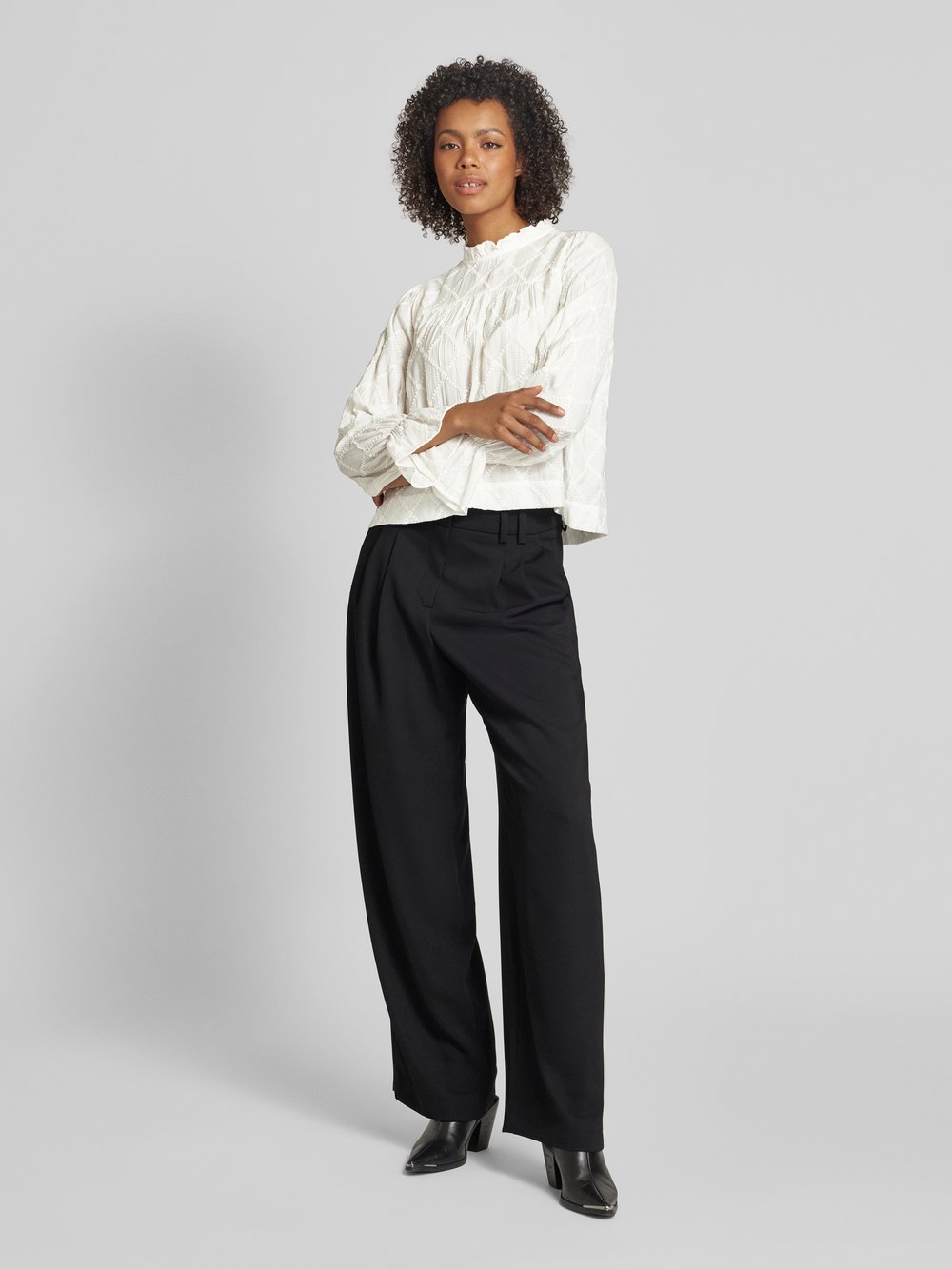 

Блузка прямого кроя с этикеткой, модель «Мамара» Neo Noir, кремовый