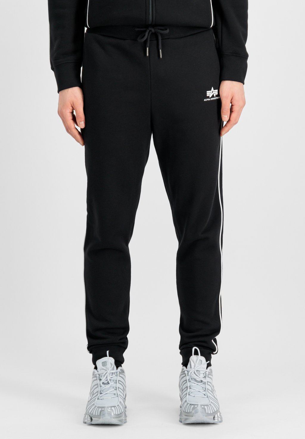 

Спортивные штаны SMALL LOGO Alpha Industries, черный