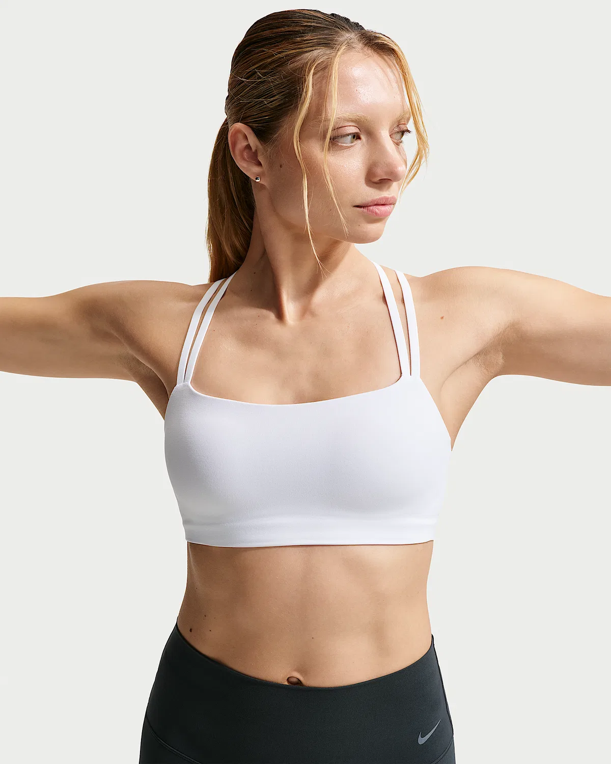 Женский спортивный бюстгальтер Nike Zenvy Strappy с легкой поддержкой и чашками, White/Cool Grey — фото 2