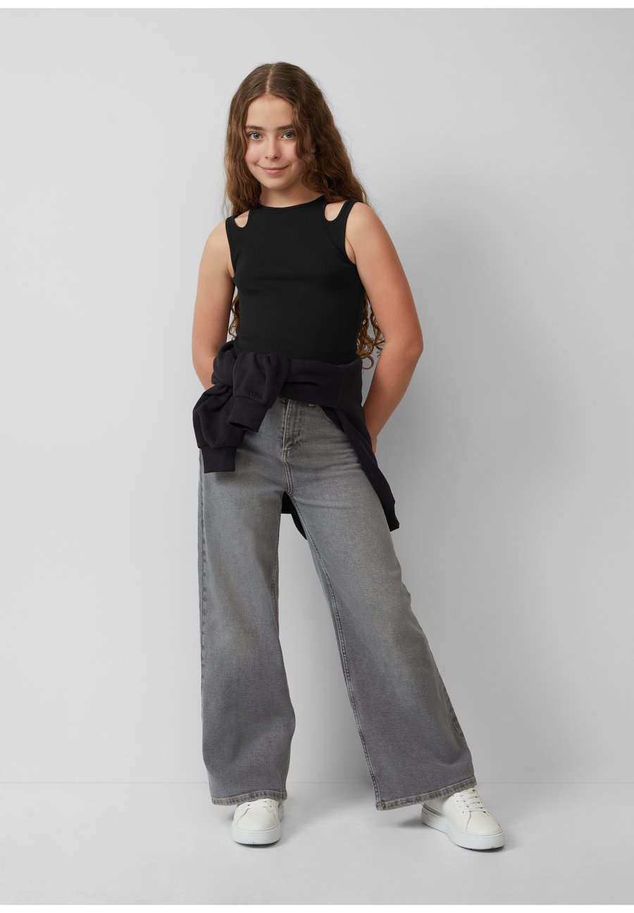 

Топ s.Oliver VERKÜRZTES TANK IM MIT CUT-OUT-DETAILS, Schwarz/Black