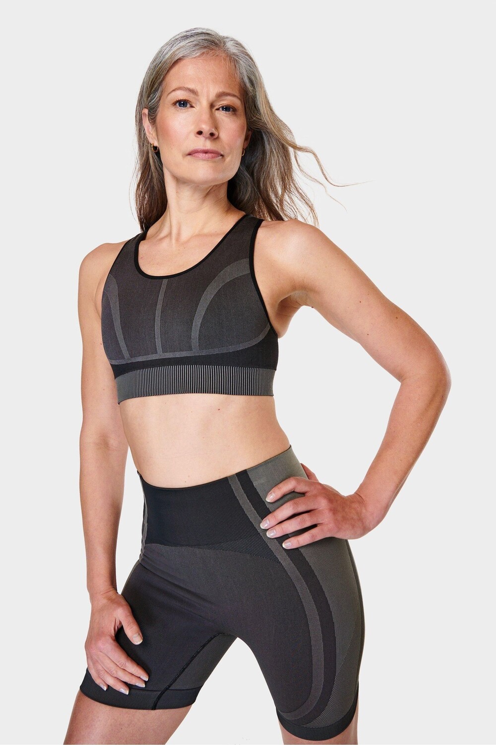 

Бесшовный спортивный бюстгальтер моделирует фигуру Sweaty Betty, черный