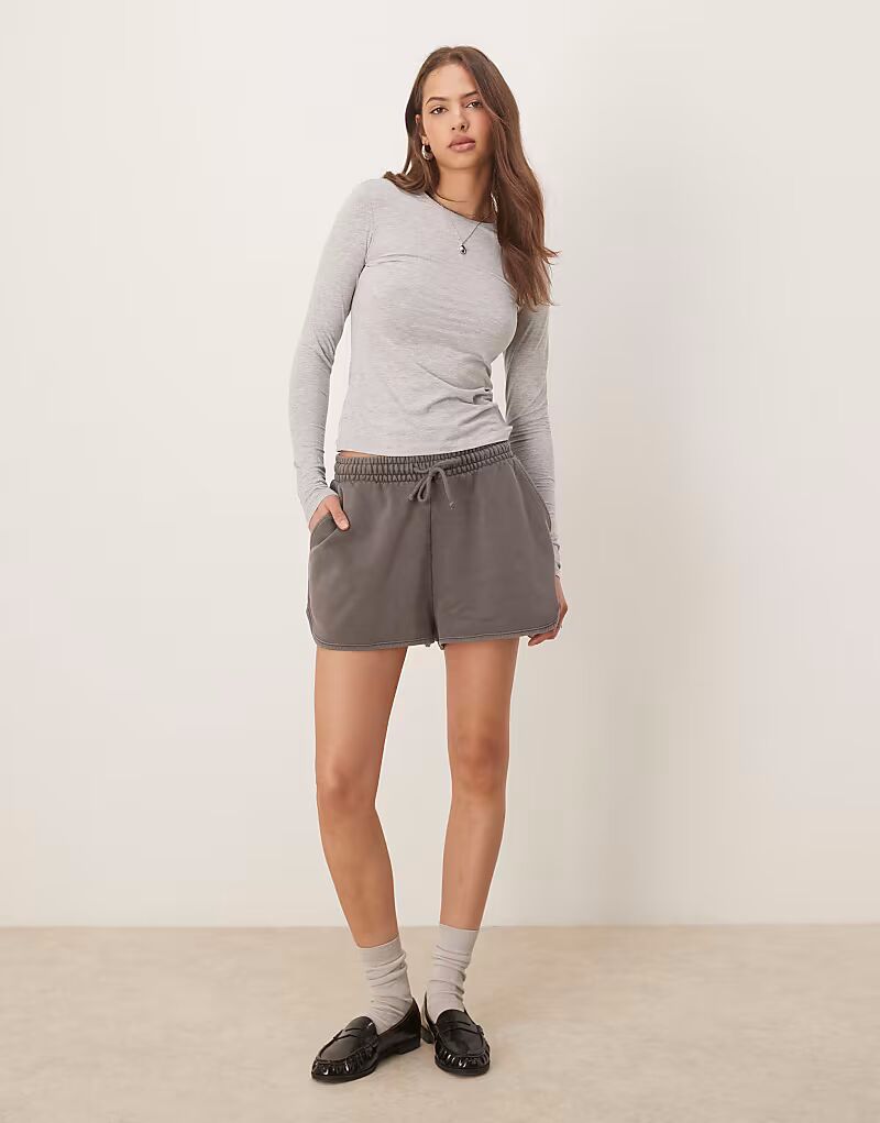 

Спортивные шорты ASOS DESIGN серого цвета