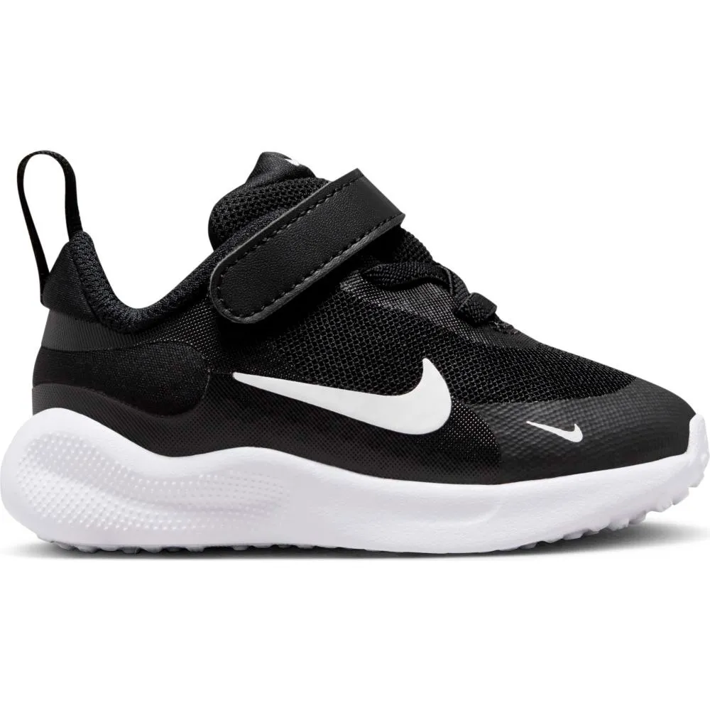 

Кроссовки Nike Revolution 7 FB7691, черный