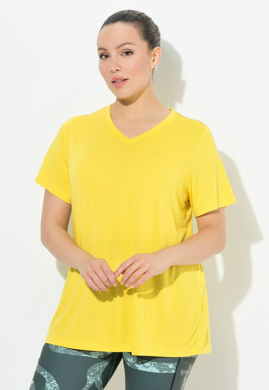 

Футболка Ulla Popken FUNKTIONS ANTIBAKTERIELL V-AUSSCHNITT HALBARM, Sun Yellow/Light Yellow, Желтый, Футболка Ulla Popken FUNKTIONS ANTIBAKTERIELL V-AUSSCHNITT HALBARM, Sun Yellow/Light Yellow