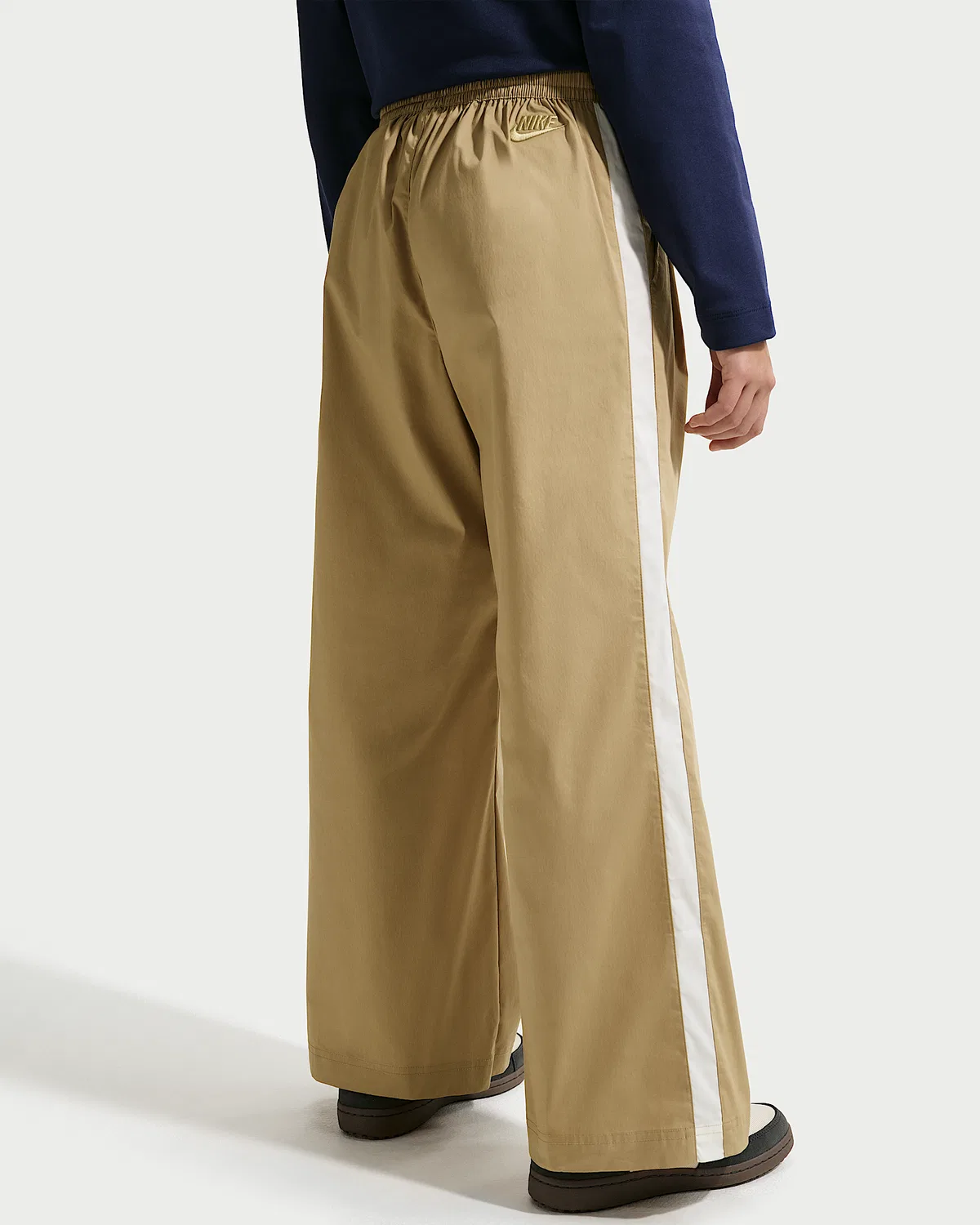 Детские (для девочек) тканые штаны Nike Sportswear Collection, Parachute Beige/Soft Pearl/Parachute Beige — фото 3