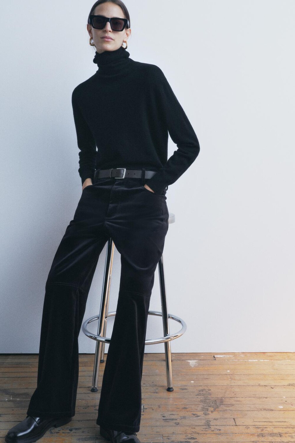 

Брюки прямого кроя из бархата ZARA, черный