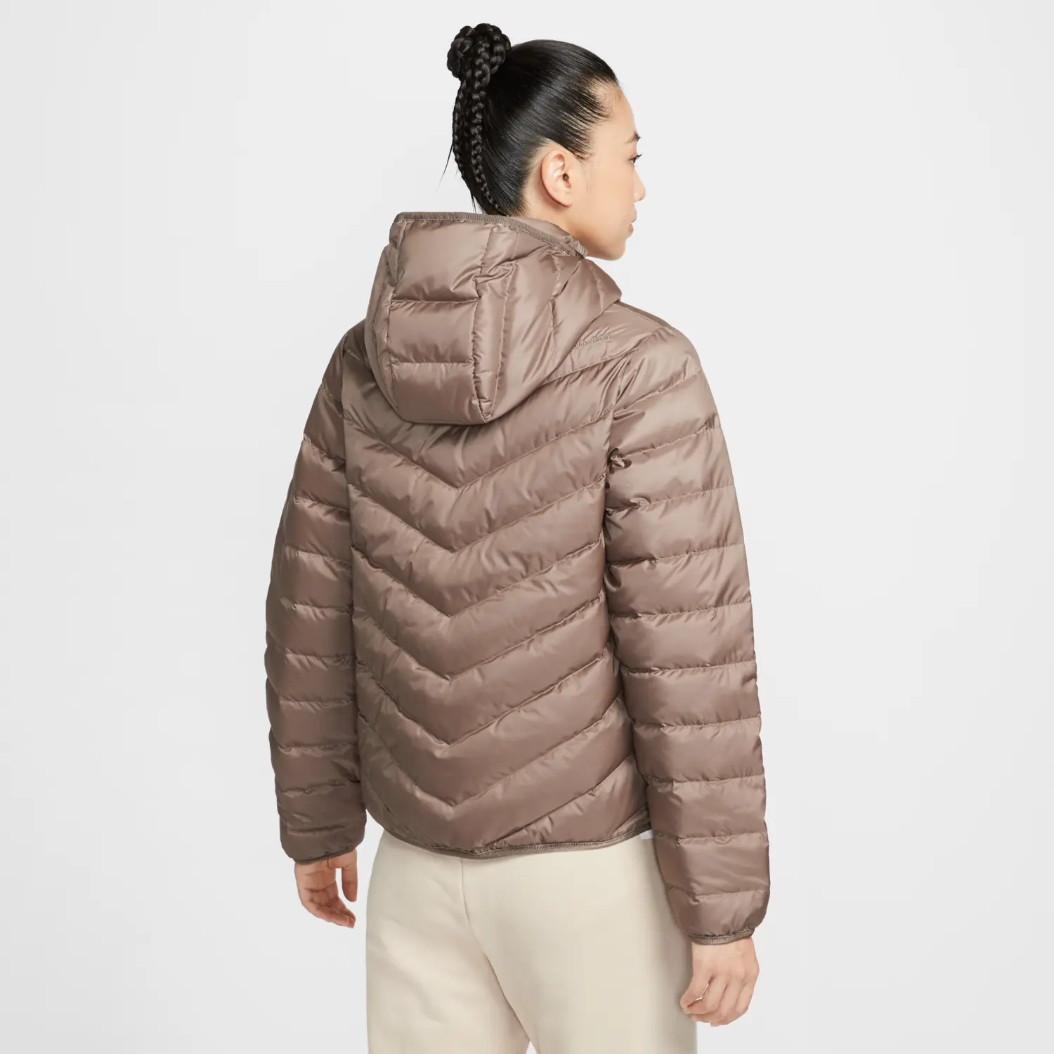 Кроссовки (WMNS) Nike Sportswear Windpuffer Therma-Fit Hooded Puffer 'Mink Brown' — фото 2