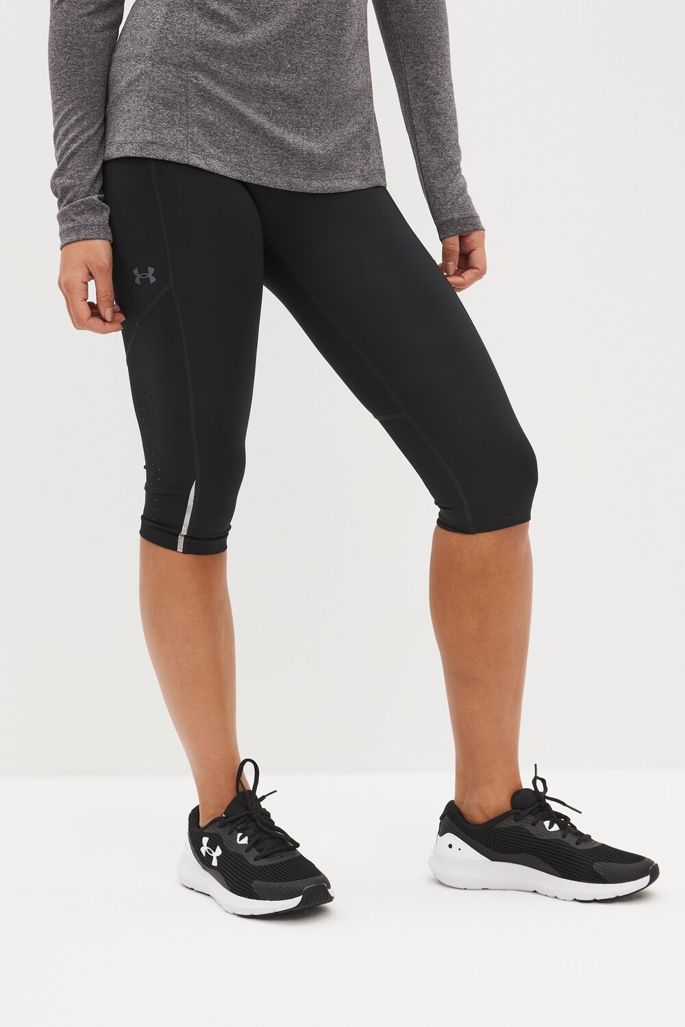 

Черные леггинсы-капри Fly Fast 30 Speed Under Armour, черный