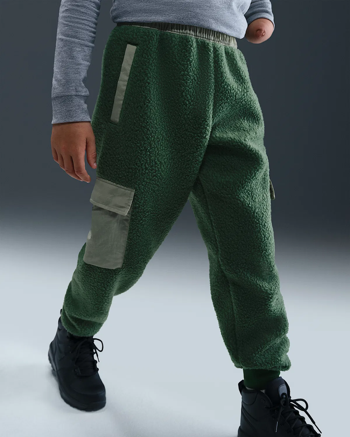 Детские карго-штаны Nike Sportswear Club Fleece, Fir/Light Army/White — фото 2