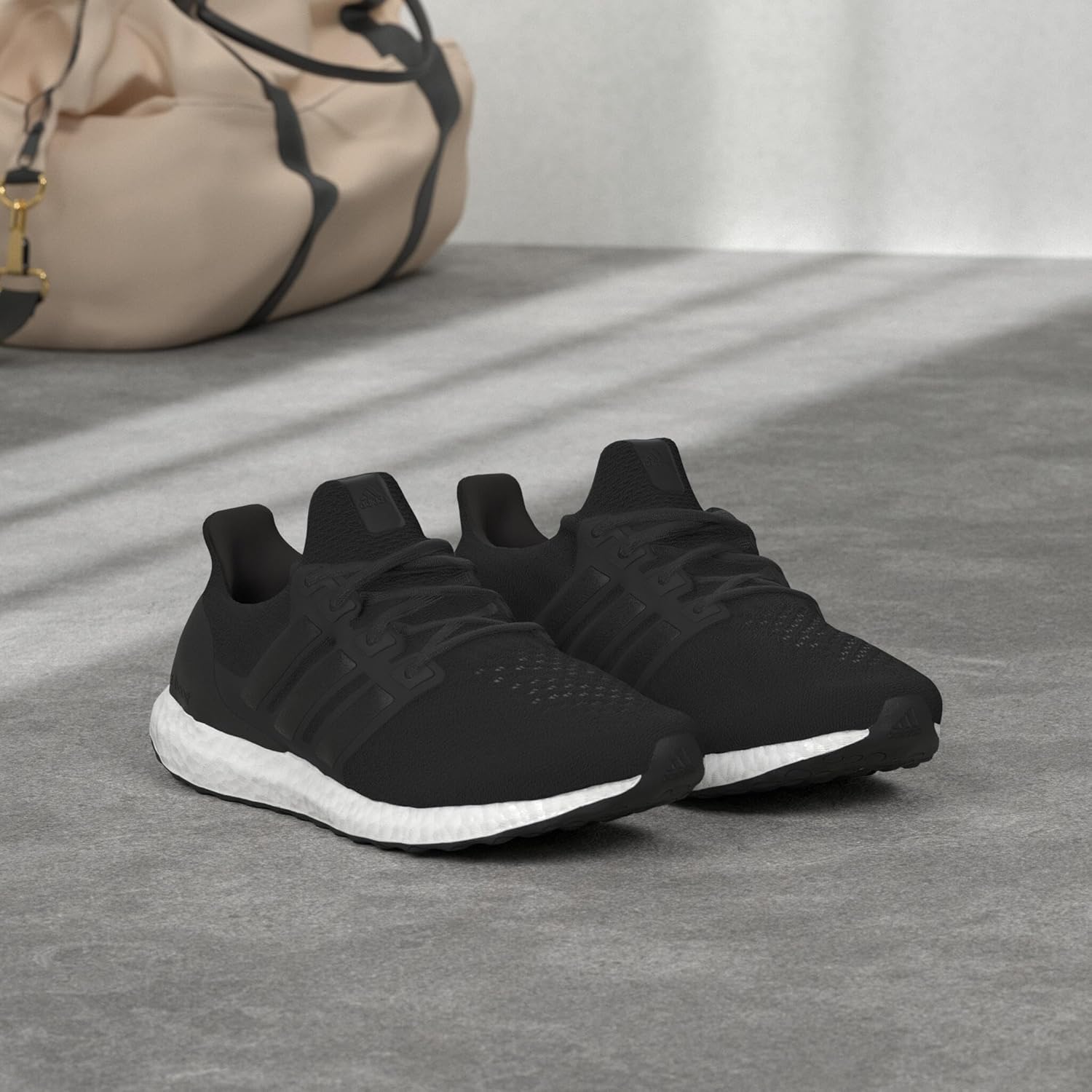 Мужские беговые кроссовки adidas Ultraboost 5.0 DNA, черный/зеленый — фото 2