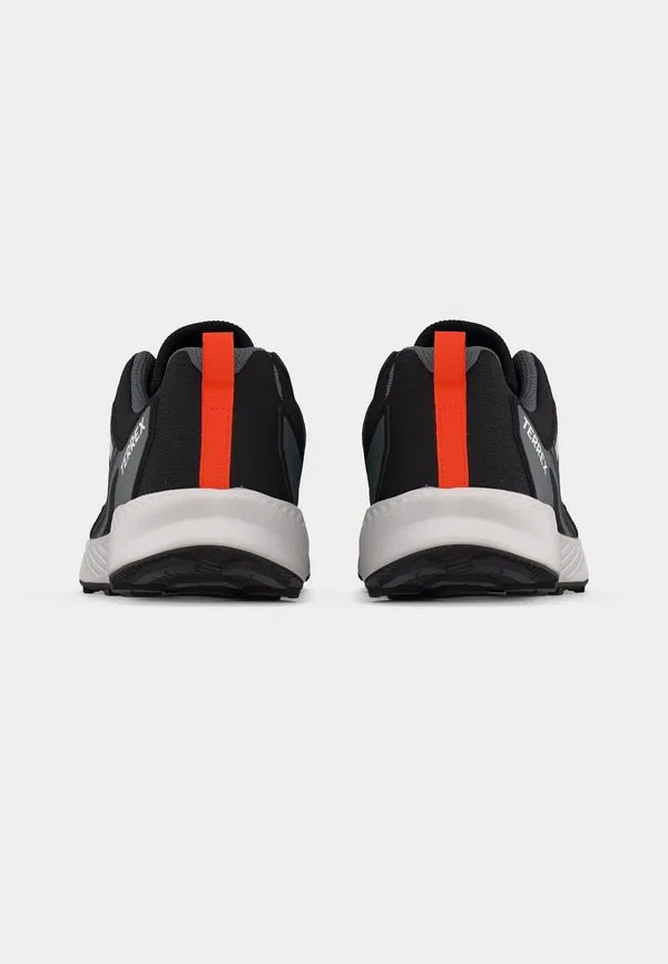 Походные ботинки tracefinder Adidas Terrex, Core Black/Grey One/Semi Impact Orange — фото 4