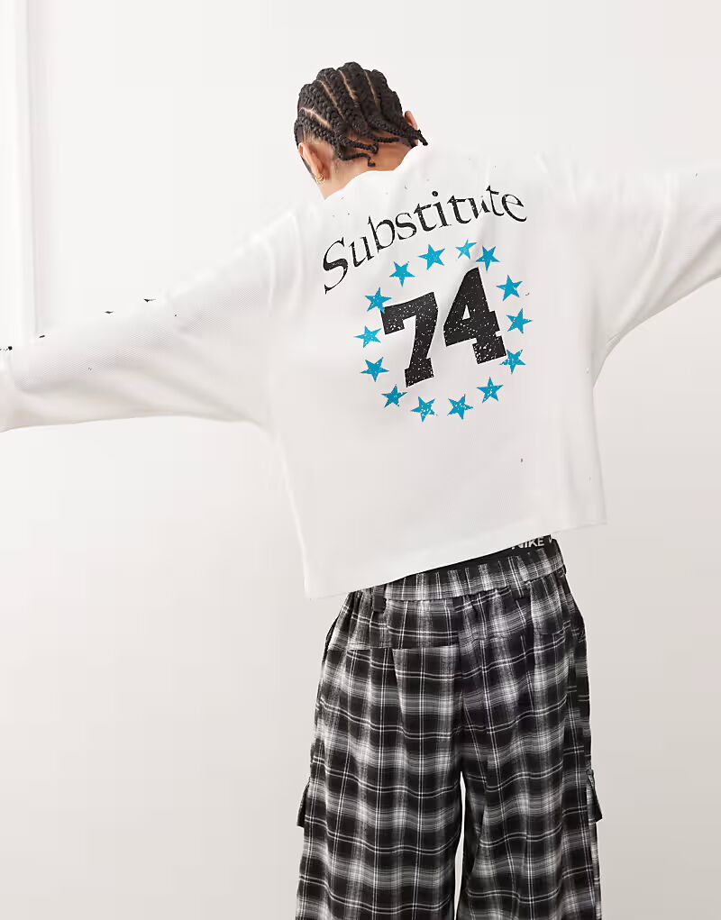 

Футболка COLLUSION Oversized long sleeve with substitute print in ecru
